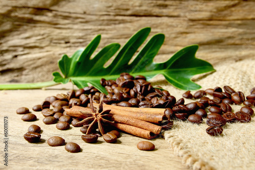 Naklejka - mata magnetyczna na lodówkę Roasted coffee beans on sackcloth with grunge wooden backgroun