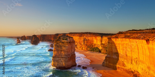 Fotoboard na płycie Dwunastu apostołów, wielka droga oceaniczna, Australia