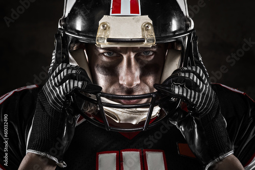 Foto-Plissee - Portrait of american football player looking at camera (von guerrieroale)