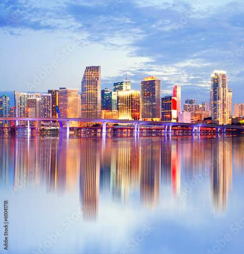 Plakat na papierze fotorealistycznym Miasto Miami, Floryda, zachód słońca panoramę.