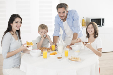 Wall Mural - family breakfast