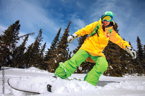 Foto-Kissen - Snowboarder doing a toe side carve (von aleksey ipatov)