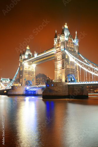Naklejka samoprzylepna Tower Bridge w nocy