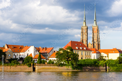 Fototapeta na wymiar Cathedral on the Tumski island in Wroclaw, Poland