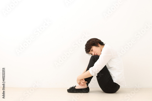 体育座りの女性 Stock 写真 Adobe Stock