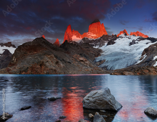 Board z aluminiowym obramowaniem Mount fitz roy, patagonia, argentyna