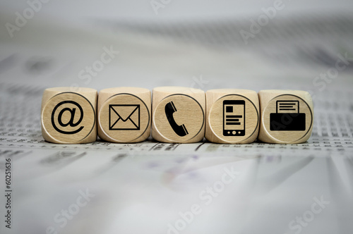 Kontakt mit Würfeln – kaufen Sie dieses Foto und finden Sie ähnliche