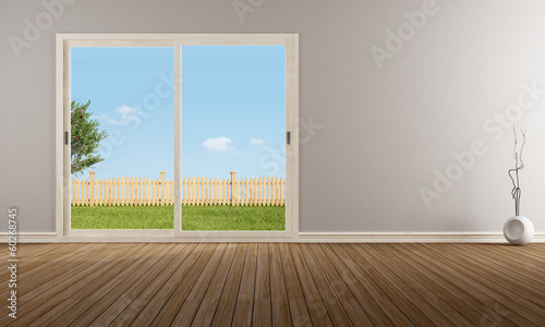 Plakat na papierze fotorealistycznym Zamknięte okno przesuwne w pustym pokoju