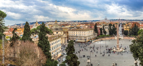 Board z aluminiowym obramowaniem Piazza del Popolo w Rzymie, Włochy
