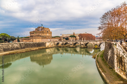 Fotoboard na płycie Sant angelo zamek i most w rzymie, italia.