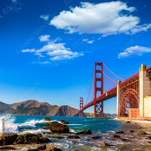 Board z aluminiowym obramowaniem San francisco golden gate bridge marshall beach california