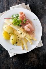 Wall Mural - Serving of ham, asparagus and potatoes