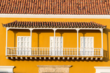 Fototapete - Yellow and White Colonial Balcony