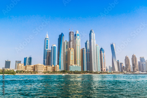 Board z aluminiowym obramowaniem Dubai marina cityscape, Zjednoczone Emiraty Arabskie