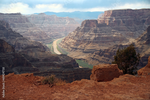 Board z aluminiowym obramowaniem Grand canyon i colorado river, park narodowy, arizona, usa