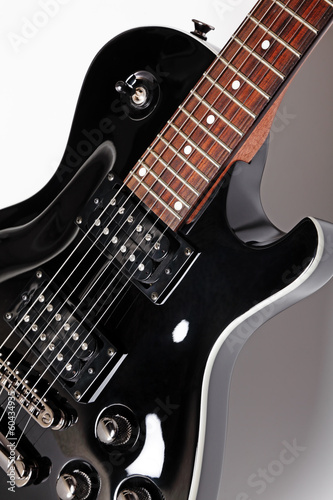 Obraz na płótnie canvas czteroczęściowy "tetraptyk" Czarna gitara elektryczna