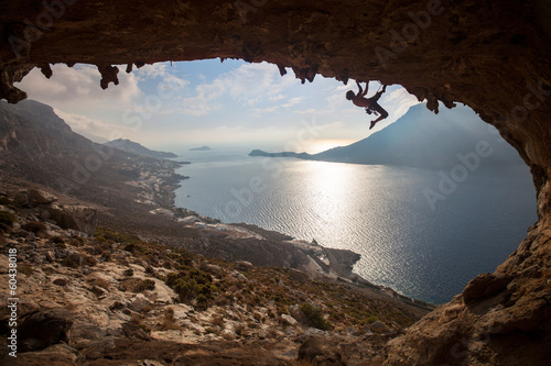 Tapeta ścienna Sylwetka alpinisty o zachodzie słońca, kalymnos, Grecja