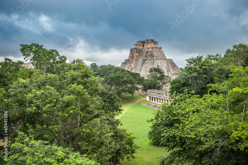 Obraz na płótnie canvas czteroczęściowy "tetraptyk" Piramida maga w uxmal, yucatan, meksyk