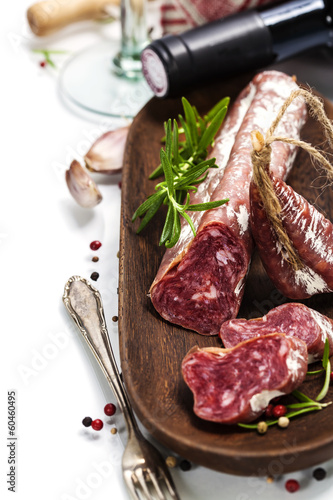 Board z aluminiowym obramowaniem Salami i wino