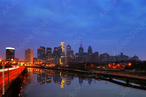Fotoboard na płycie Półmrok obraz philadelphia odzwierciedlenie w rzece scullykill