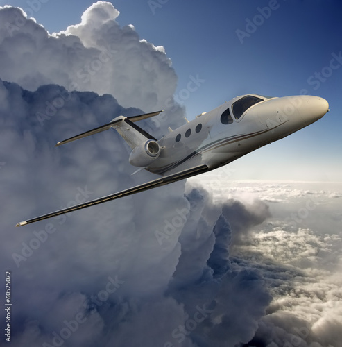 Obraz w ramie Executive in flight near a storm