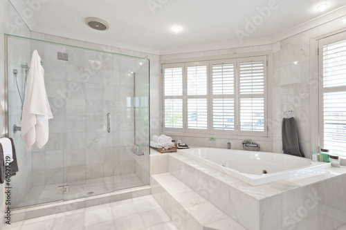 Láminas beautiful modern bathroom in australian mansion