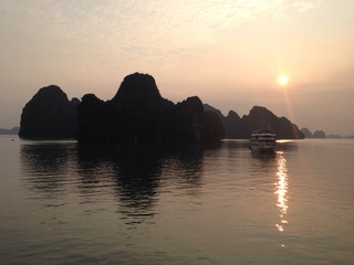 Sunrise Ha long bay