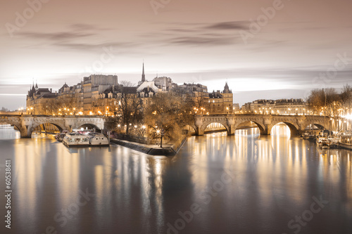 Board z aluminiowym obramowaniem Saint-Louis paris