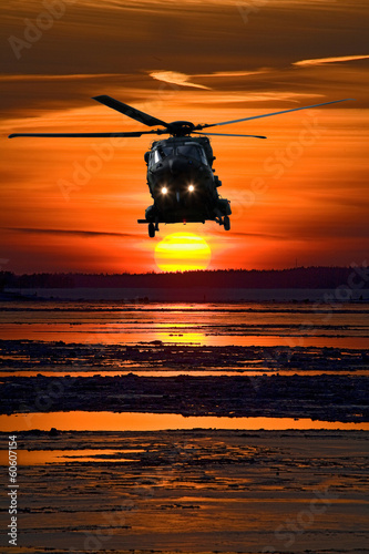 Fotoboard na płycie Helikopter o zachodzie słońca