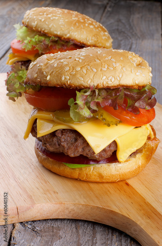 Naklejka samoprzylepna Dwa hamburgery