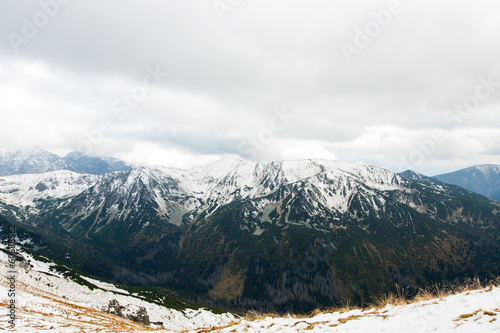 Board z aluminiowym obramowaniem Polskie tatry w śniegu