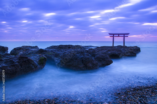 Naklejka samoprzylepna Kamiiso-no-torii o świcie, ibaragi, japonia