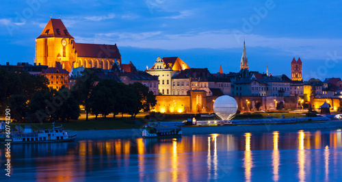 Plakat na papierze fotorealistycznym Stare miasto Torunia w nocy, kujawsko-pomorskie, polska