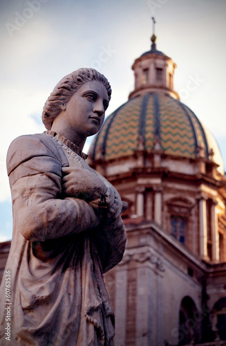 Board z aluminiowym obramowaniem Statua piazza pretoria