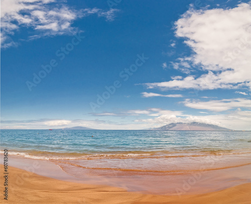 Board z aluminiowym obramowaniem Słynna plaża makena w maui na Hawajach