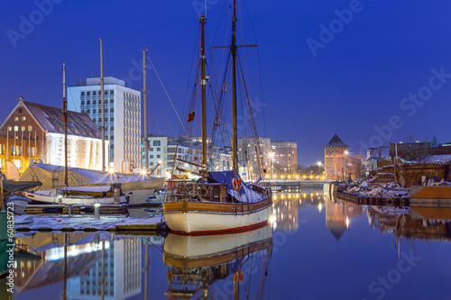 Naklejka samoprzylepna Marina w Motławie nad rzeką gdańsk, polska