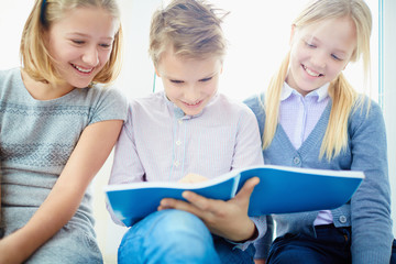 Canvas Print - Happy classmates