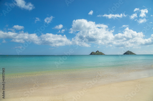 Board z aluminiowym obramowaniem Tropikalna plaża niebieski wody w lanikai na Hawajach