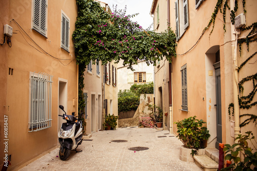 Obraz w ramie Street in Saint Tropez