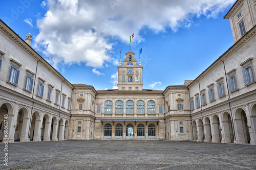 Board z aluminiowym obramowaniem Rzymski sąd quirinale