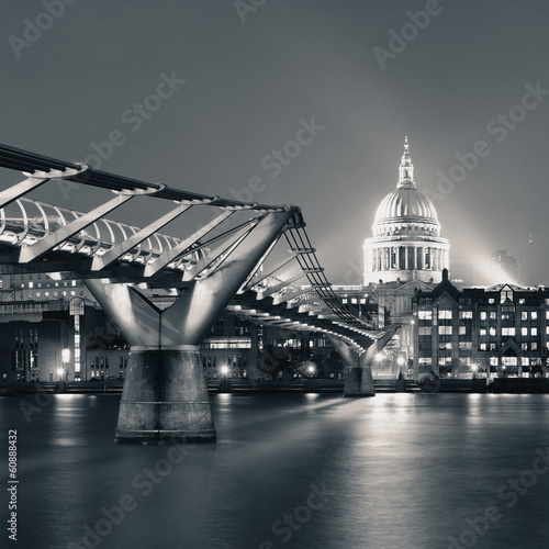 Naklejka na drzwi Millennium Bridge and St Pauls