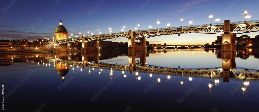 Les belles couleurs de Toulouse au coucher de soleil - obrazy, fototapety, plakaty 