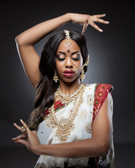 Wall Mural - Indian woman in traditional clothing with bridal makeup