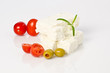käse vom schaf mit oliven und tomaten
