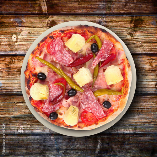 Naklejka samoprzylepna Włoska pizza na drewniane tła
