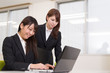 © stockfoto - 仕事中の女性二人