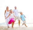 © Rawpixel.com - Family Running at The Beach