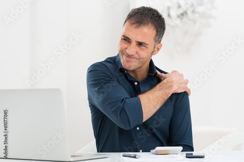 Fotografía Businessman Suffering From Shoulder Pain