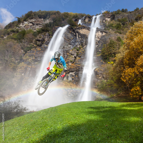 Fotoboard na płycie Mtb i wodospad