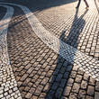 canvas print picture - Schatten auf dem Kopfsteinpflaster